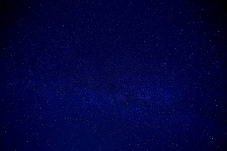 漆黑的夜空中的星星照片