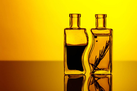 瓶装香料橄榄油和香醋