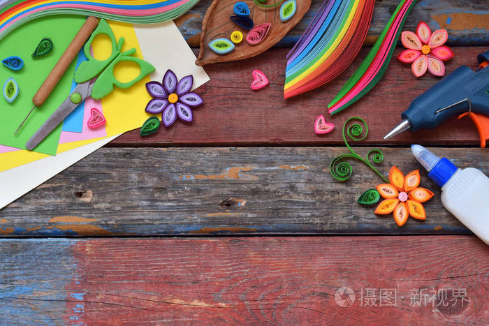 Quilling 技术 纸条 花 剪刀 元素 节日主题手工工艺品 生日 母亲节 3月8日 婚礼 制作装饰牌或贺卡 照片 正版商用图片0nakia 摄图新视界