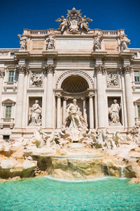 在罗马著名的特雷维喷泉的视图