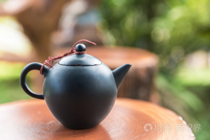 陶瓷茶壶泡茶
