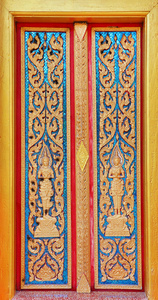 古金雕刻木质门的泰国寺