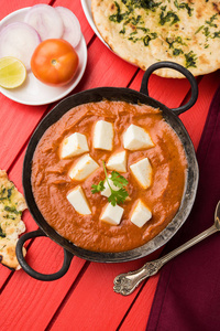 芝士黄油咖喱或奶酪小屋咖喱，印度受欢迎午餐晚餐菜单在婚礼或当事方，选择性焦点