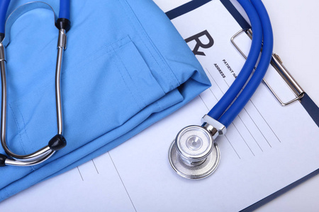 医用听诊器,手套,rx 处方上蓝色医生统一特写.