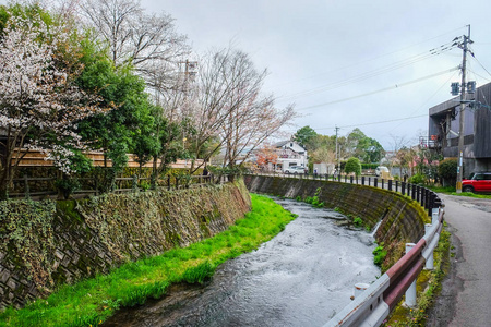 在日本汤春景