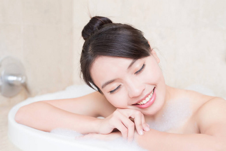 美丽的女人洗澡照片