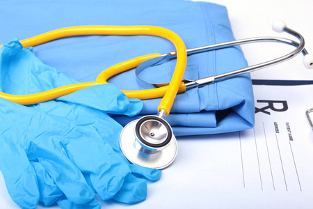血压仪器医用听诊器,手套,rx 处方上蓝色医生统一特写.