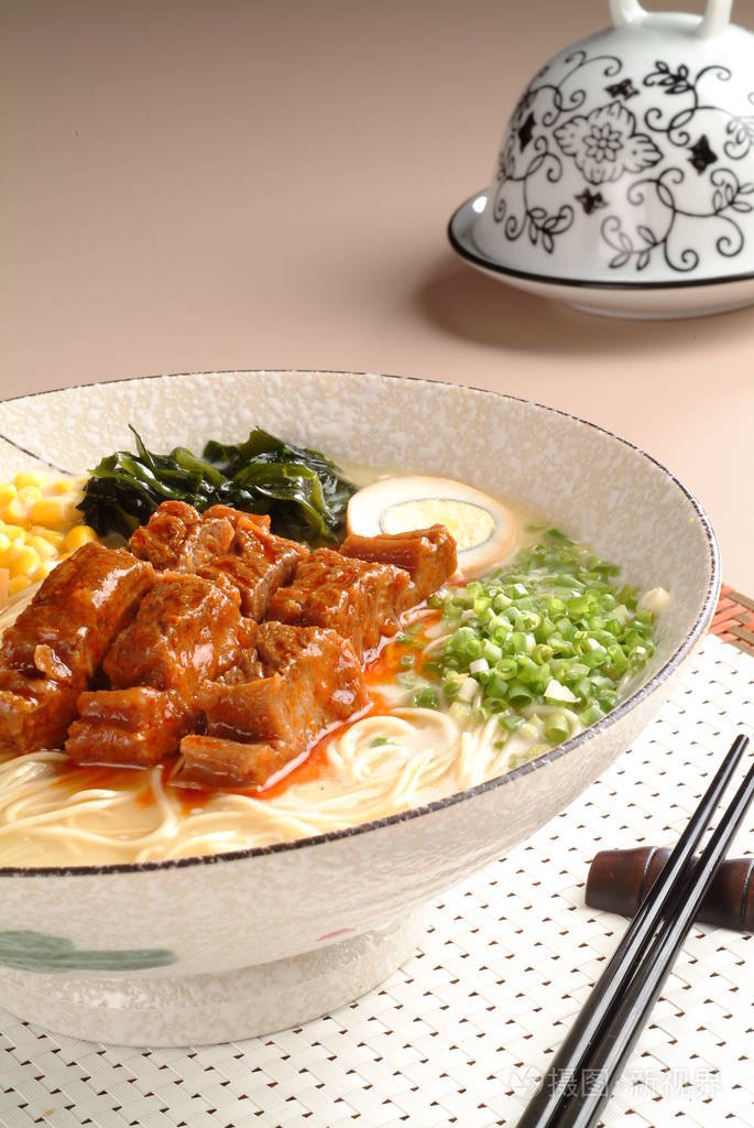 日本拉面特写视图