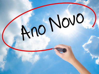 女人手写作Ano Novo葡萄牙语 新的一年
