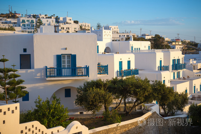 米科诺斯镇,米科诺斯,希腊在日落希腊白色房子