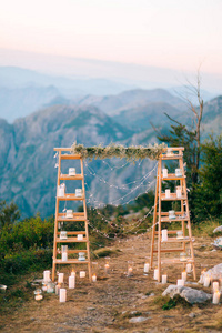 在黑山的婚礼。婚礼上装载 Lovcen，黑山拱