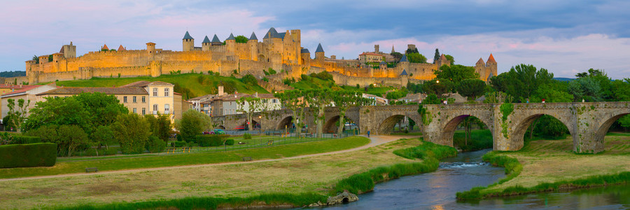 Carcassone 在一个夏天的傍晚