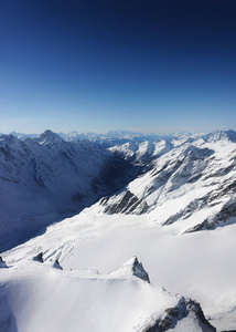 山峰和阿莱奇冰川冬天瑞士阿尔卑斯瑞士