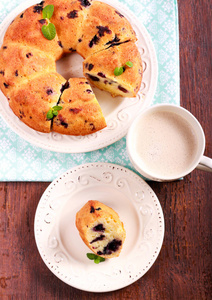 蓝莓和柠檬戒指蛋糕图片