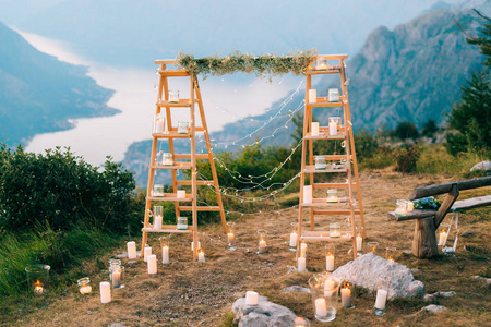 在黑山的婚礼。婚礼上装载 Lovcen，黑山拱