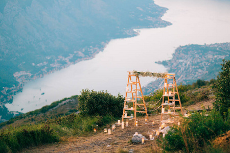 在黑山的婚礼。婚礼上装载 Lovcen，黑山拱