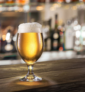 冰镇的啤酒图片