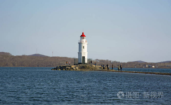 在海填补到灯塔去 ，海海滩线中间这条路