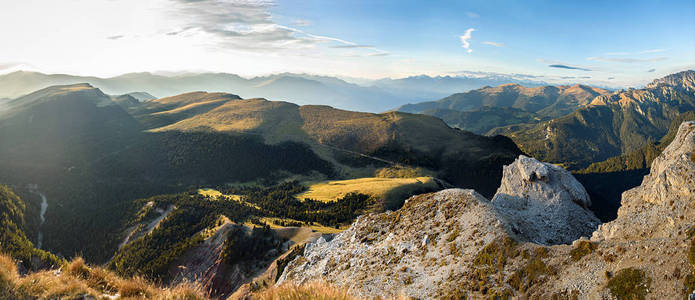 阿尔卑斯山全景在 Dolomiti 阿尔卑斯