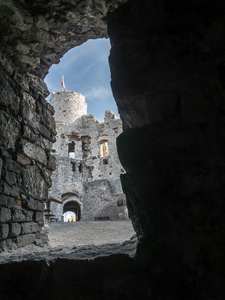 Ogrodzieniec 的中世纪城堡的废墟