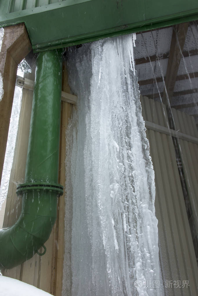 冷却塔在分零 temperat 运行过程中的结冰