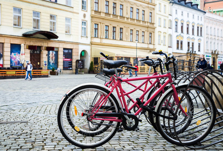 自行车停放在欧洲某个城市