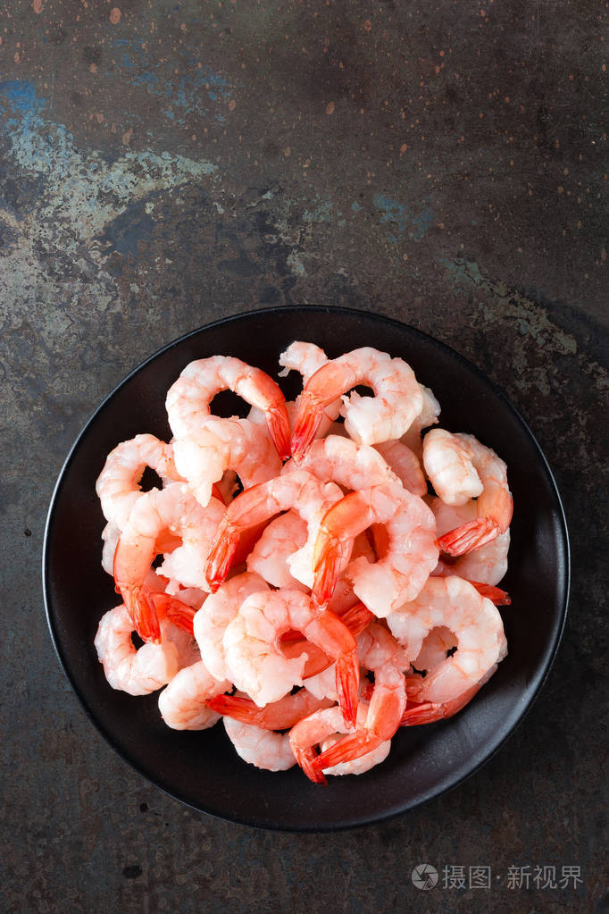 新鲜的大虾生虾大虾海鲜顶部视图深色背景