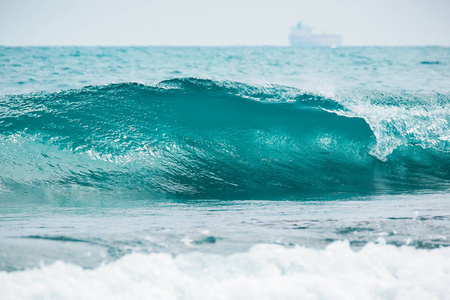 飞溅大海浪