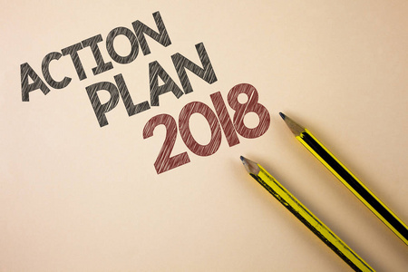 编写显示行动计划2018的说明。商业照片展示到做列表在新年新年决心目标在普通的背景铅笔写在它旁边