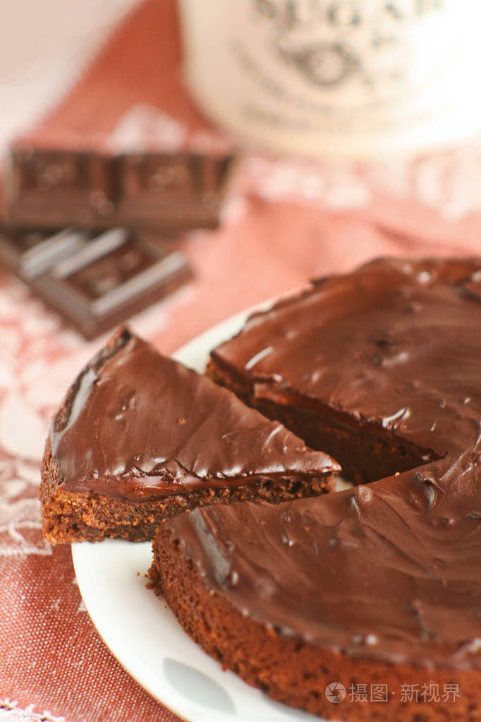 用糖霜的巧克力蛋糕