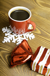 一杯咖啡 雪花和圣诞糖果