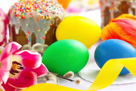 复活节蛋糕和鸡蛋