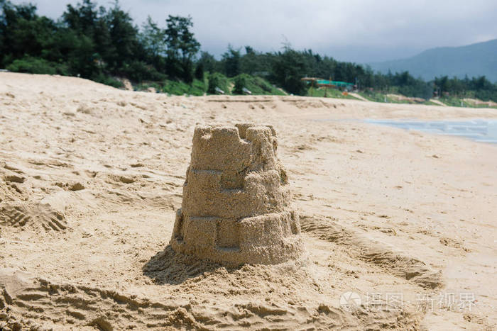 沙滩上的沙子塔