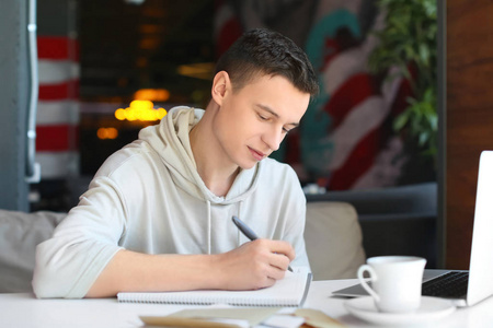 邮件传递孩子给圣诞老人写信.