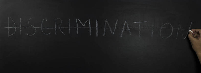 写在粉笔上的字 停止在黑板上的歧视