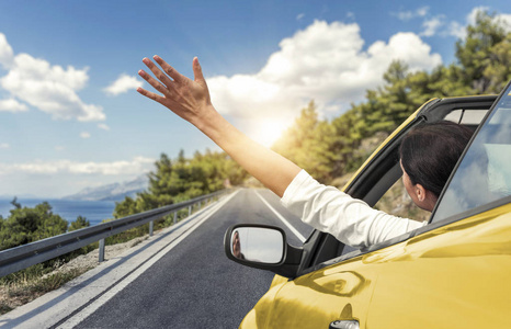 敞篷车海边图片