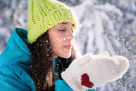 美丽的女人吹雪