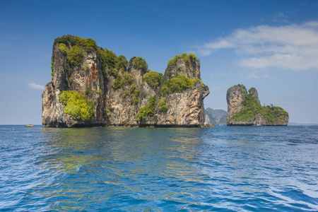 风光泰国海和岛屿。冒险和旅行概念。风景秀丽的景观。海景