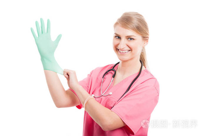 戴上乳胶手套的女性医疗护士