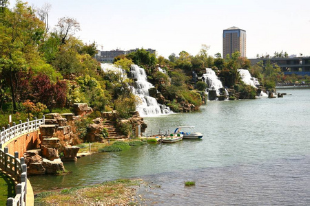 昆明瀑布公园, 中国成为亚洲最大的瀑布公园照片