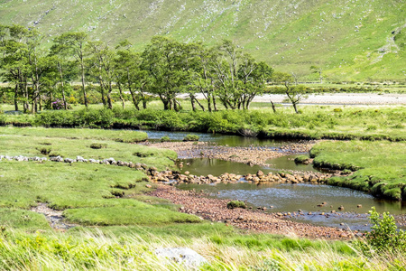 苏格兰河 Etive Etive 幽谷的天堂般景观