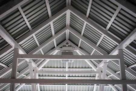 白建设梁的湖上的大露台.屋顶的疯狂照片