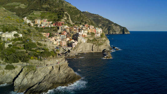 空中射击与上一个著名的 Cinqueterre 的 Manarola 无人机