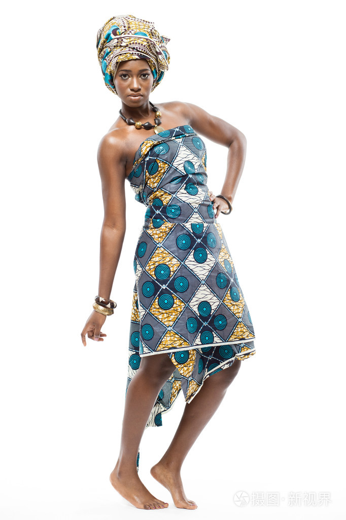 白色背景上的非洲时装模特