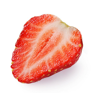 一半被隔绝在白色背景的草莓照片