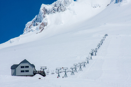 胡德山的滑雪缆车图片