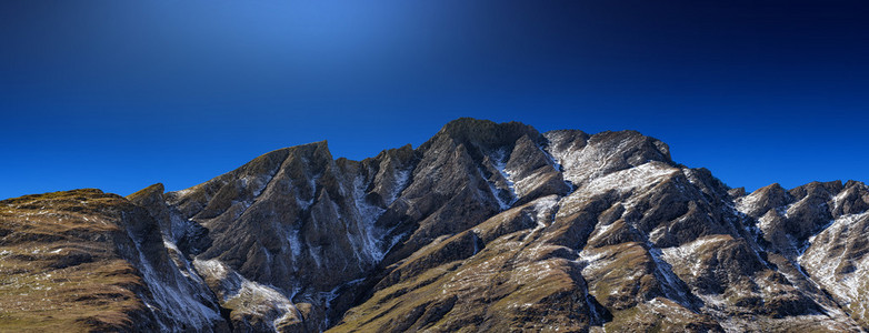 高度眩晕阿尔卑斯山高山夏季全景照片