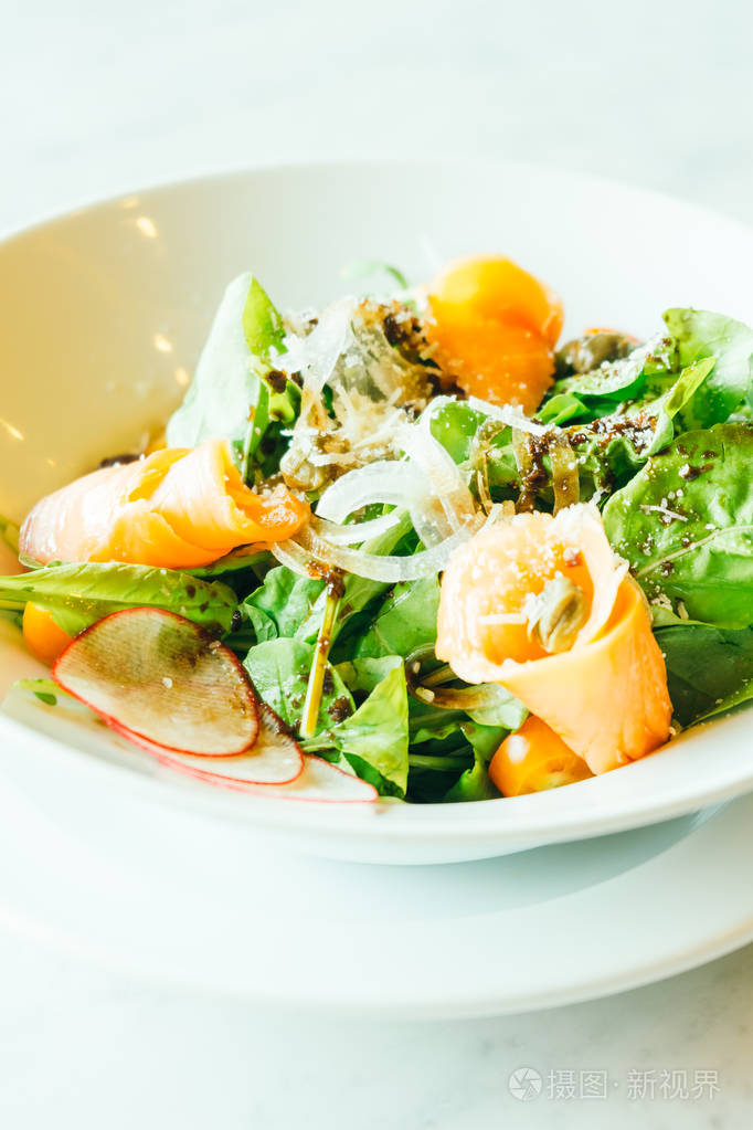 烟熏三文鱼沙拉