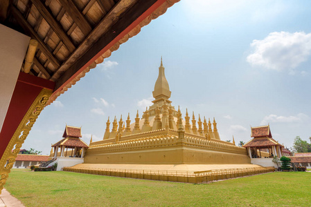 美丽的建筑学在临时那琅勃拉邦寺庙在万象, 老挝