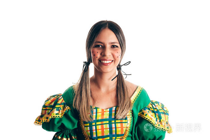 巴西女人穿着典型的衣服为节日 junina